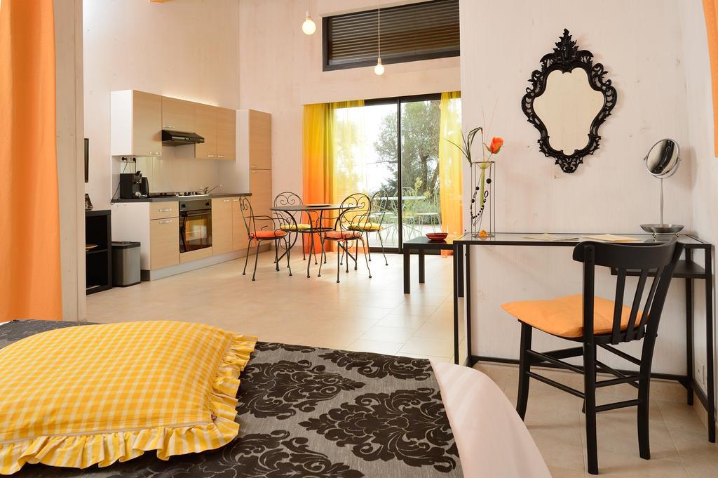 Maison D'Hotes Bleu Azur Туррет-сюр-Лу Номер фото